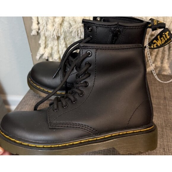 Doc Martens Delaney Youth US 1 Girls Black Leather Combat Boots Zip Ankle Dr - Picture 3 of 11